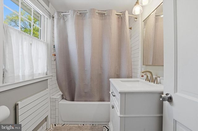 647 FERNFIELD CIR, Wayne, PA 19087