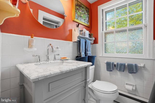 647 FERNFIELD CIR, Wayne, PA 19087