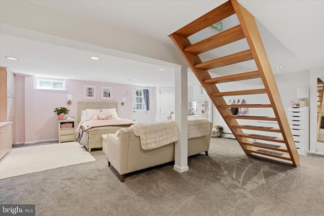 647 FERNFIELD CIR, Wayne, PA 19087