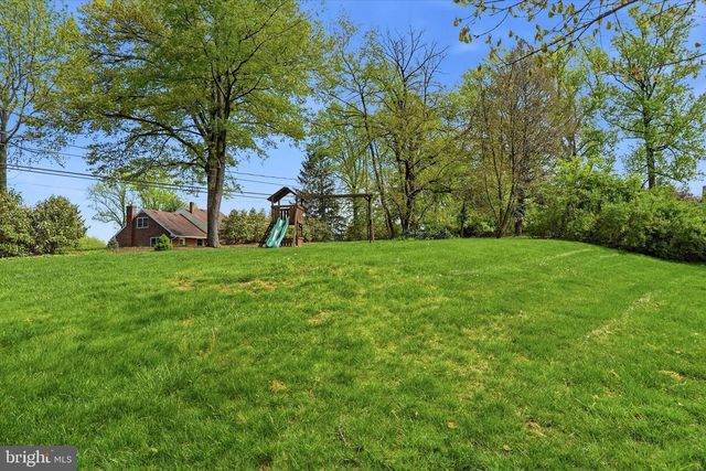 647 FERNFIELD CIR, Wayne, PA 19087