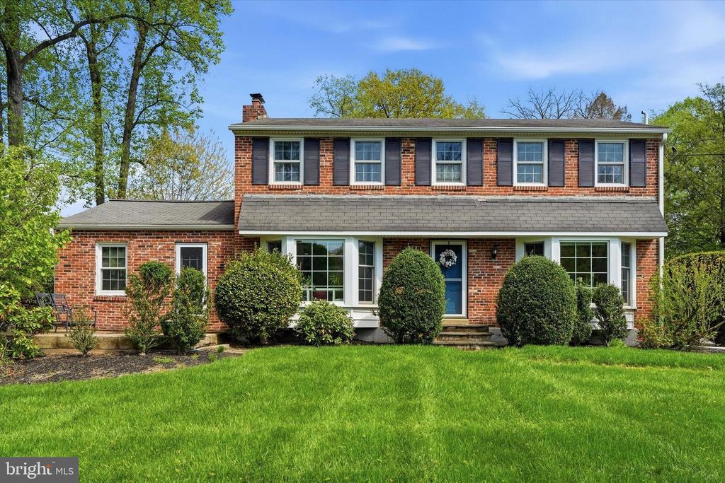 647 FERNFIELD CIR, Wayne, PA 19087
