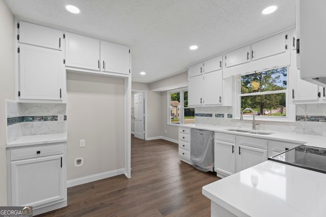 5518 Brinwick Drive, Rex, GA 30273