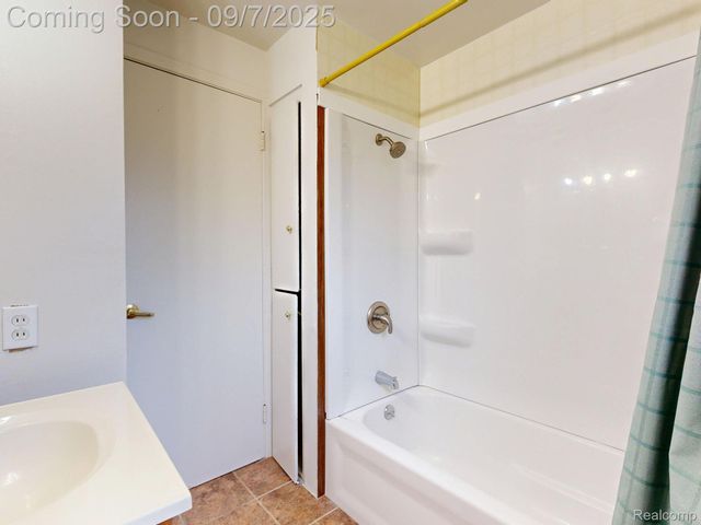 2342 Meadowbrook Lane, Clio, MI 48420