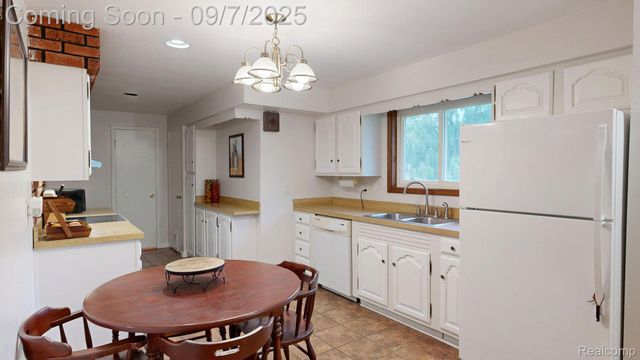 2342 Meadowbrook Lane, Clio, MI 48420