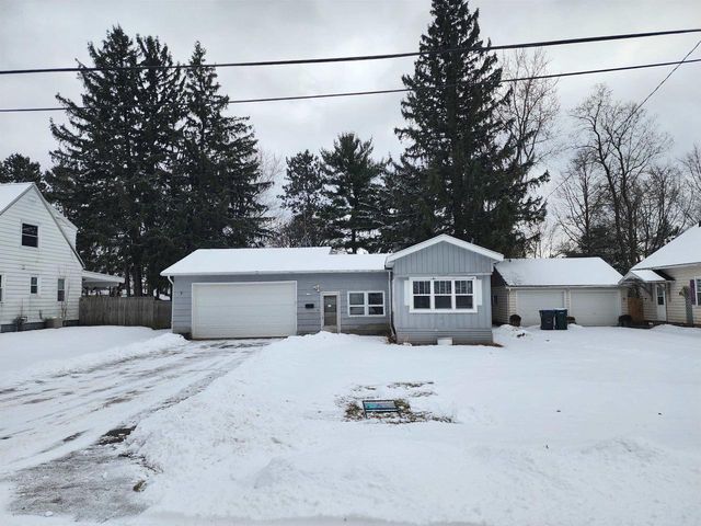 127 E High Street, Wautoma, WI 54982