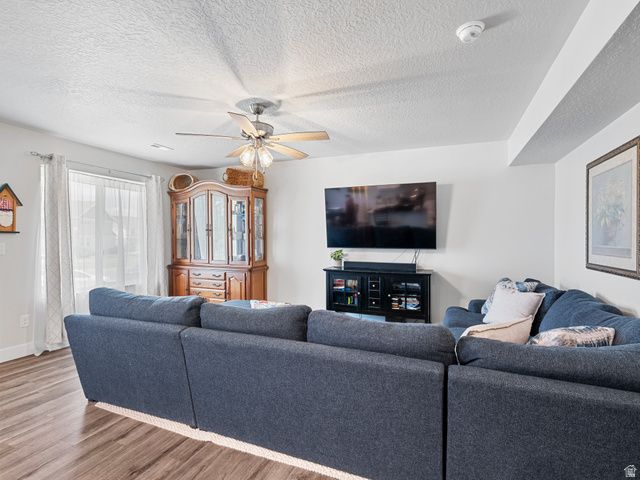 920 N CENTER ST, Santaquin, UT 84655