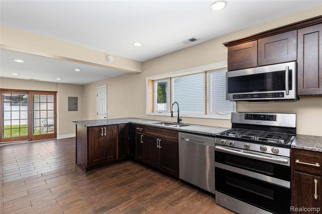 23137 E 13 Mile Road, Saint Clair Shores, MI 48082