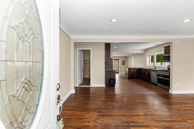 23137 E 13 Mile Road, Saint Clair Shores, MI 48082