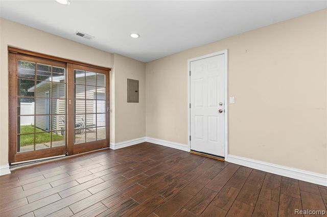 23137 E 13 Mile Road, Saint Clair Shores, MI 48082