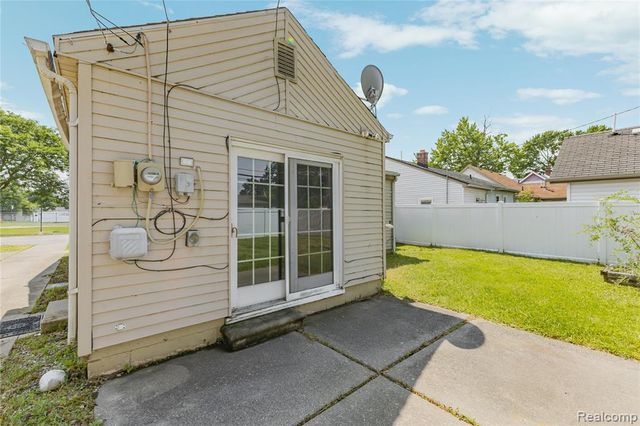 23137 E 13 Mile Road, Saint Clair Shores, MI 48082