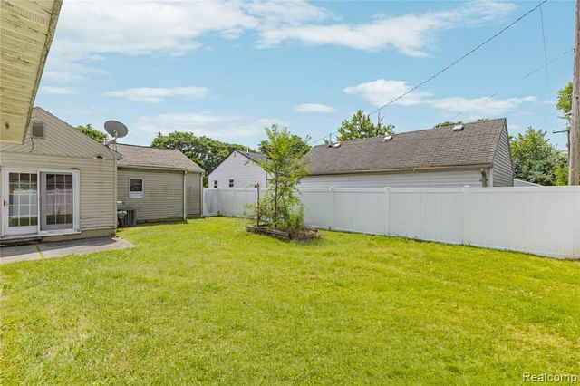 23137 E 13 Mile Road, Saint Clair Shores, MI 48082