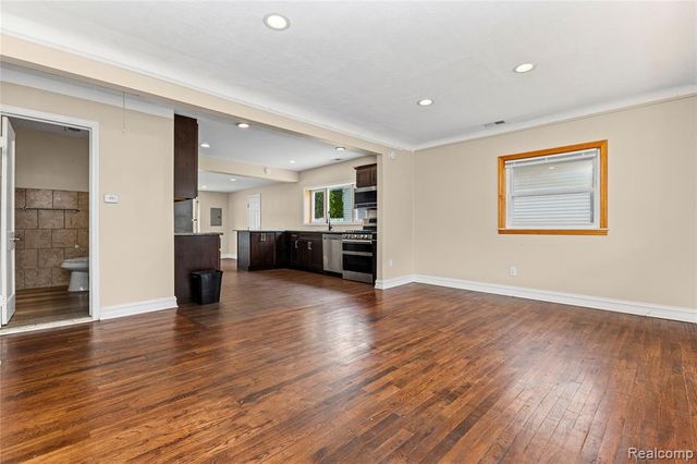 23137 E 13 Mile Road, Saint Clair Shores, MI 48082