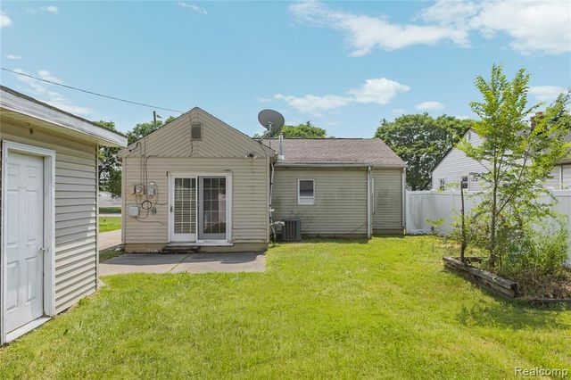 23137 E 13 Mile Road, Saint Clair Shores, MI 48082