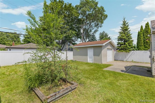 23137 E 13 Mile Road, Saint Clair Shores, MI 48082