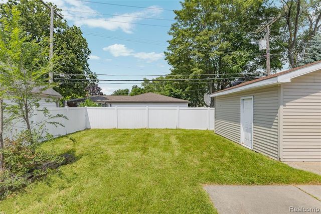23137 E 13 Mile Road, Saint Clair Shores, MI 48082