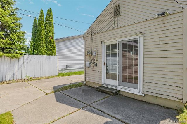 23137 E 13 Mile Road, Saint Clair Shores, MI 48082