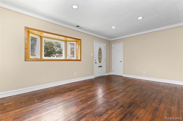 23137 E 13 Mile Road, Saint Clair Shores, MI 48082