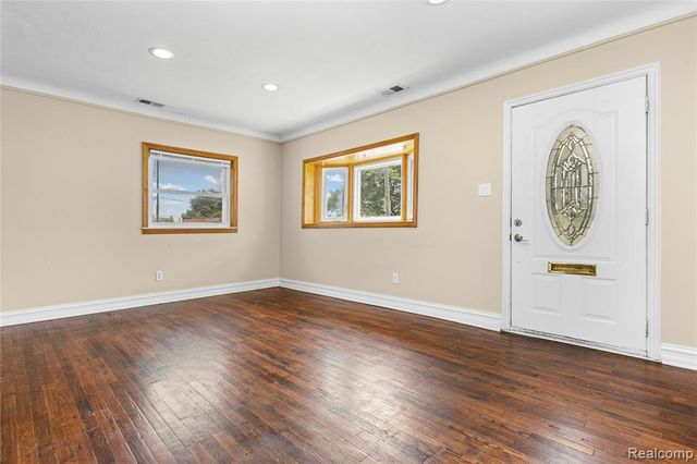 23137 E 13 Mile Road, Saint Clair Shores, MI 48082