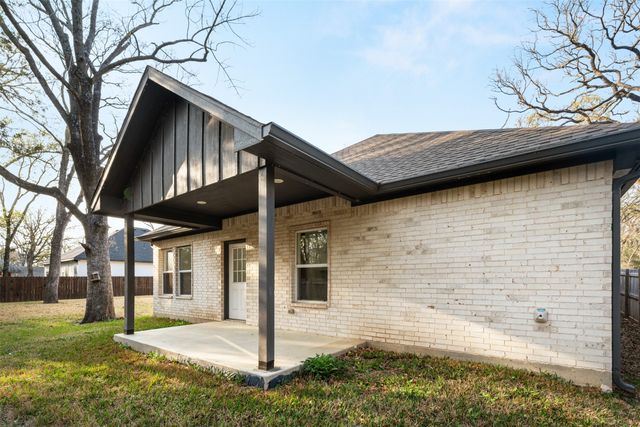 145 Barcelona Street, Payne Springs, TX 75156