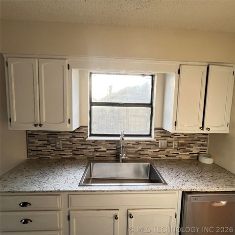 1532 E 75th Place, Tulsa, OK 74136