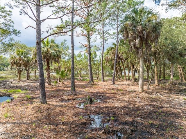 27 Ashton Dr, St Helena Island, SC 29920
