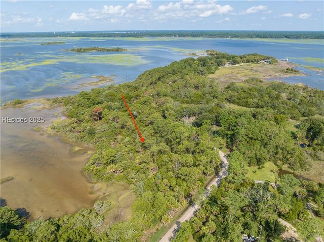 27 Ashton Dr, St Helena Island, SC 29920