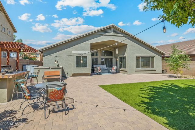 101 W RED MESA Trail, San Tan Valley, AZ 85143
