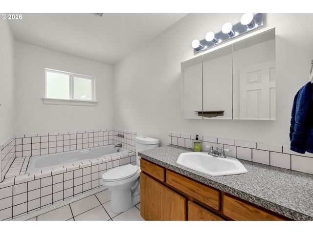 201 JOSHEANKA Dr, Carson, WA 98610