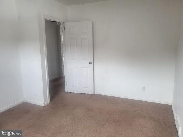 407 OAKLAND AVE, Maple Shade, NJ 08052