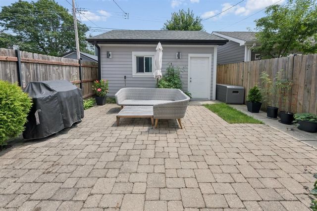 6739 N Oxford Avenue, Chicago, IL 60631