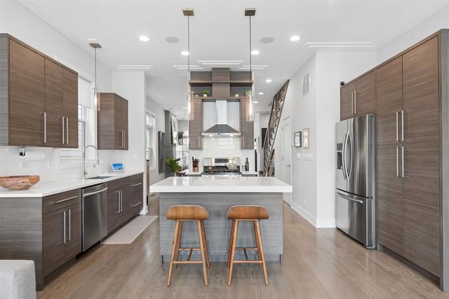 6739 N Oxford Avenue, Chicago, IL 60631
