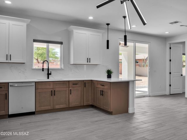 650 E Atlanta Place, Vail, AZ 85641