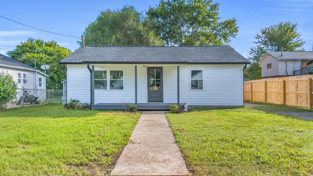 676 W Rhea Avenue, Spring City, TN 37381