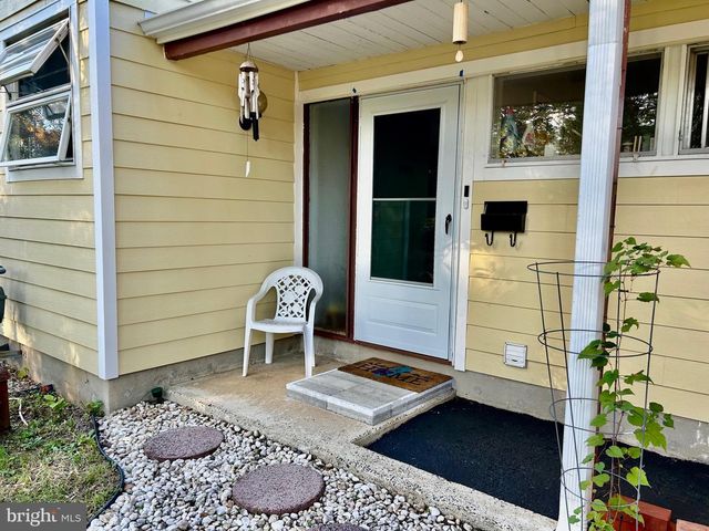 51 CLOVER LN, Princeton, NJ 08540