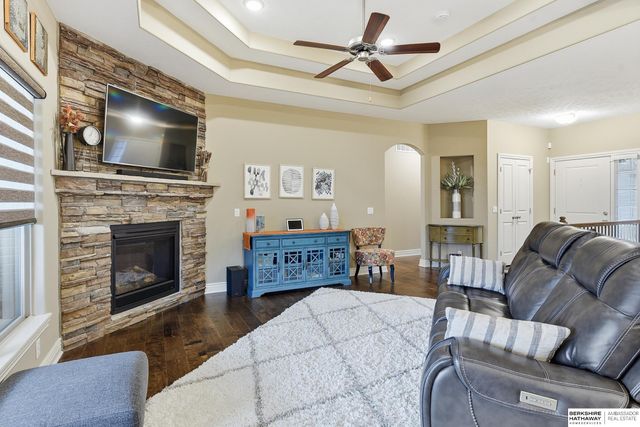 1027 N 183rd Circle, Elkhorn, NE 68022