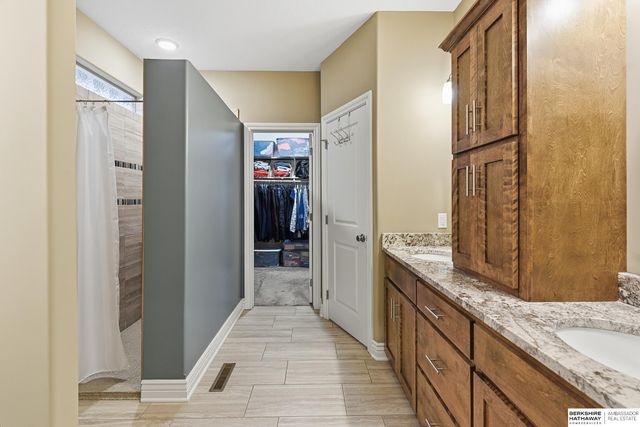 1027 N 183rd Circle, Elkhorn, NE 68022