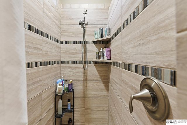 1027 N 183rd Circle, Elkhorn, NE 68022