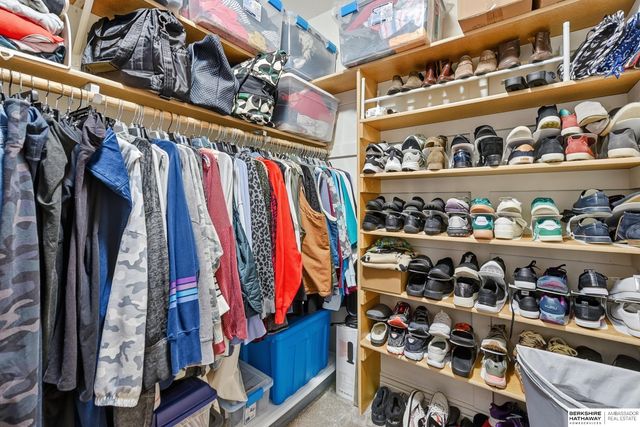 1027 N 183rd Circle, Elkhorn, NE 68022