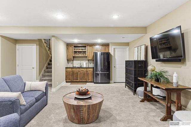 1027 N 183rd Circle, Elkhorn, NE 68022