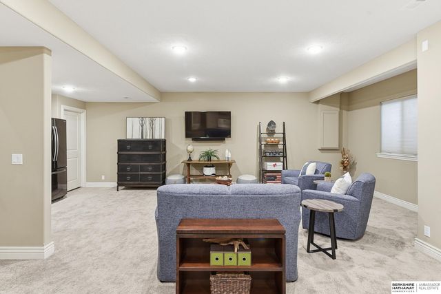 1027 N 183rd Circle, Elkhorn, NE 68022