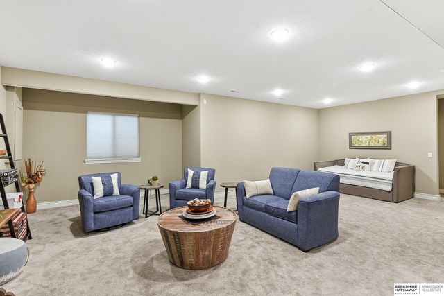 1027 N 183rd Circle, Elkhorn, NE 68022