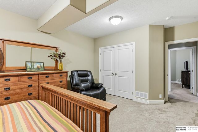 1027 N 183rd Circle, Elkhorn, NE 68022