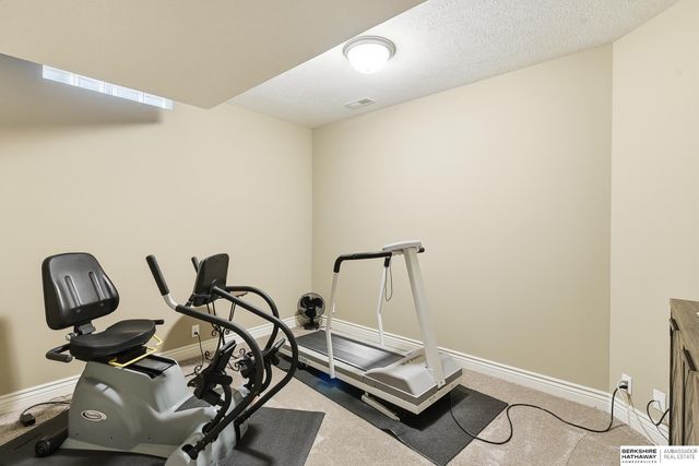 1027 N 183rd Circle, Elkhorn, NE 68022