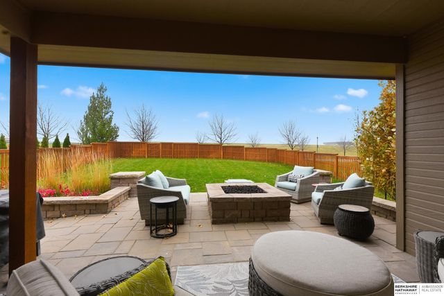 1027 N 183rd Circle, Elkhorn, NE 68022