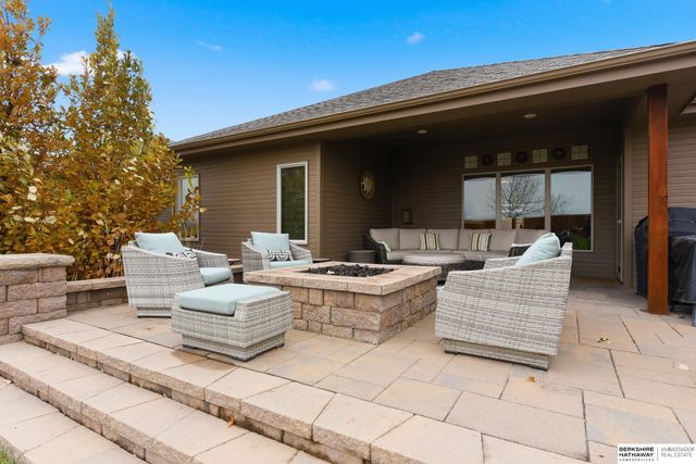 1027 N 183rd Circle, Elkhorn, NE 68022