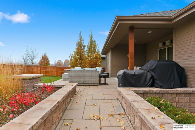 1027 N 183rd Circle, Elkhorn, NE 68022