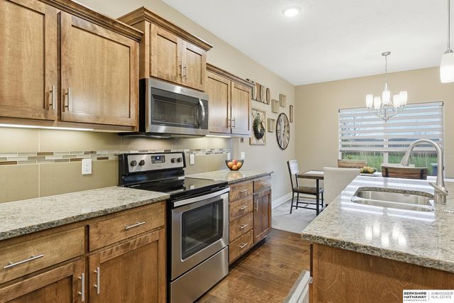 1027 N 183rd Circle, Elkhorn, NE 68022