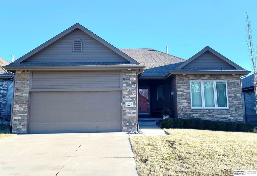 1027 N 183rd Circle, Elkhorn, NE 68022