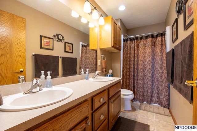 2100 NW 45Th Street, Lincoln, NE 68528