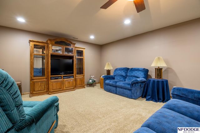 2100 NW 45Th Street, Lincoln, NE 68528